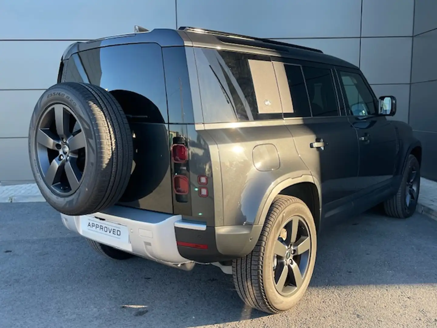 Land Rover Defender 2.0 404E PHEV SE 110 AUTO 4WD 404 5P - 2