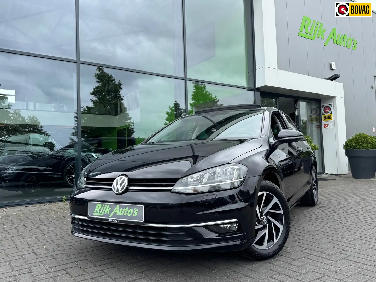 Volkswagen Golf 1.0 TSI Highline * Panoramadak * Stoelverwarming * Zwart - 1