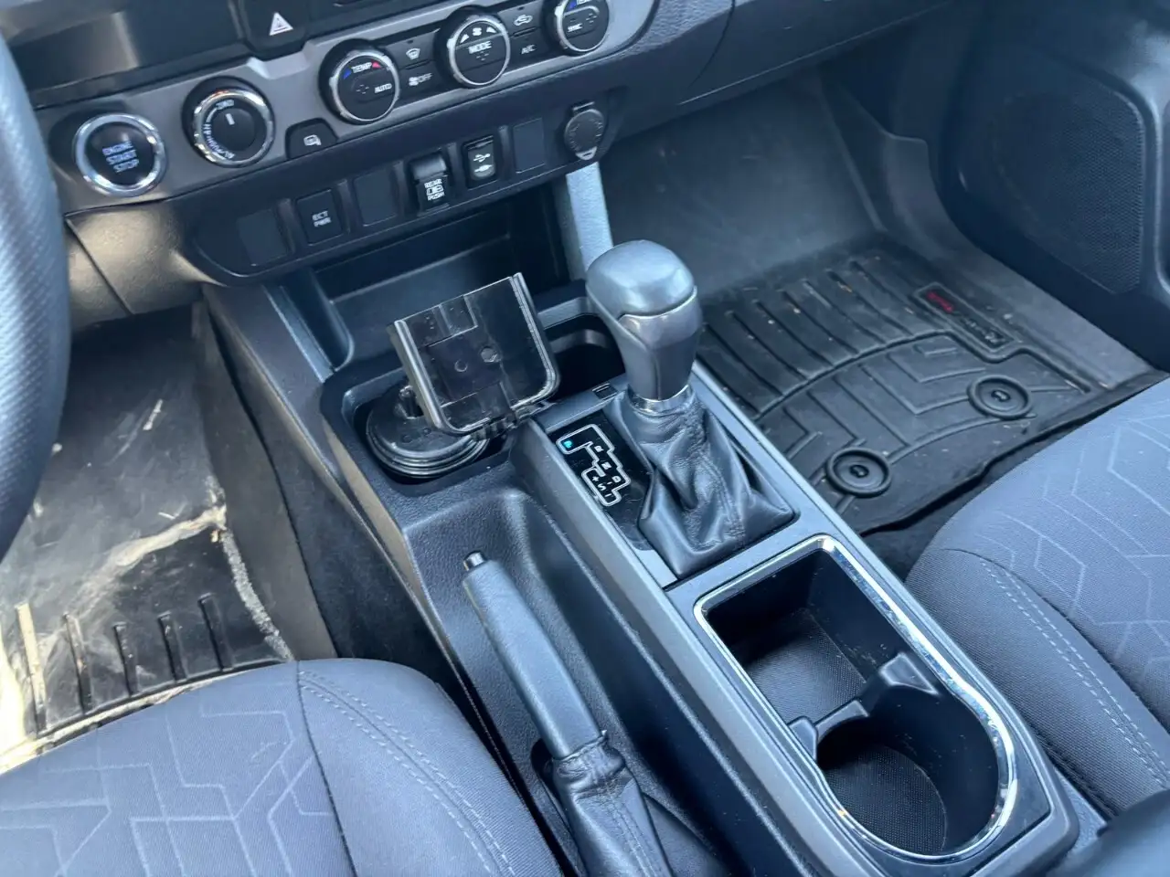Toyota Tacoma снимка Toyota Tacoma