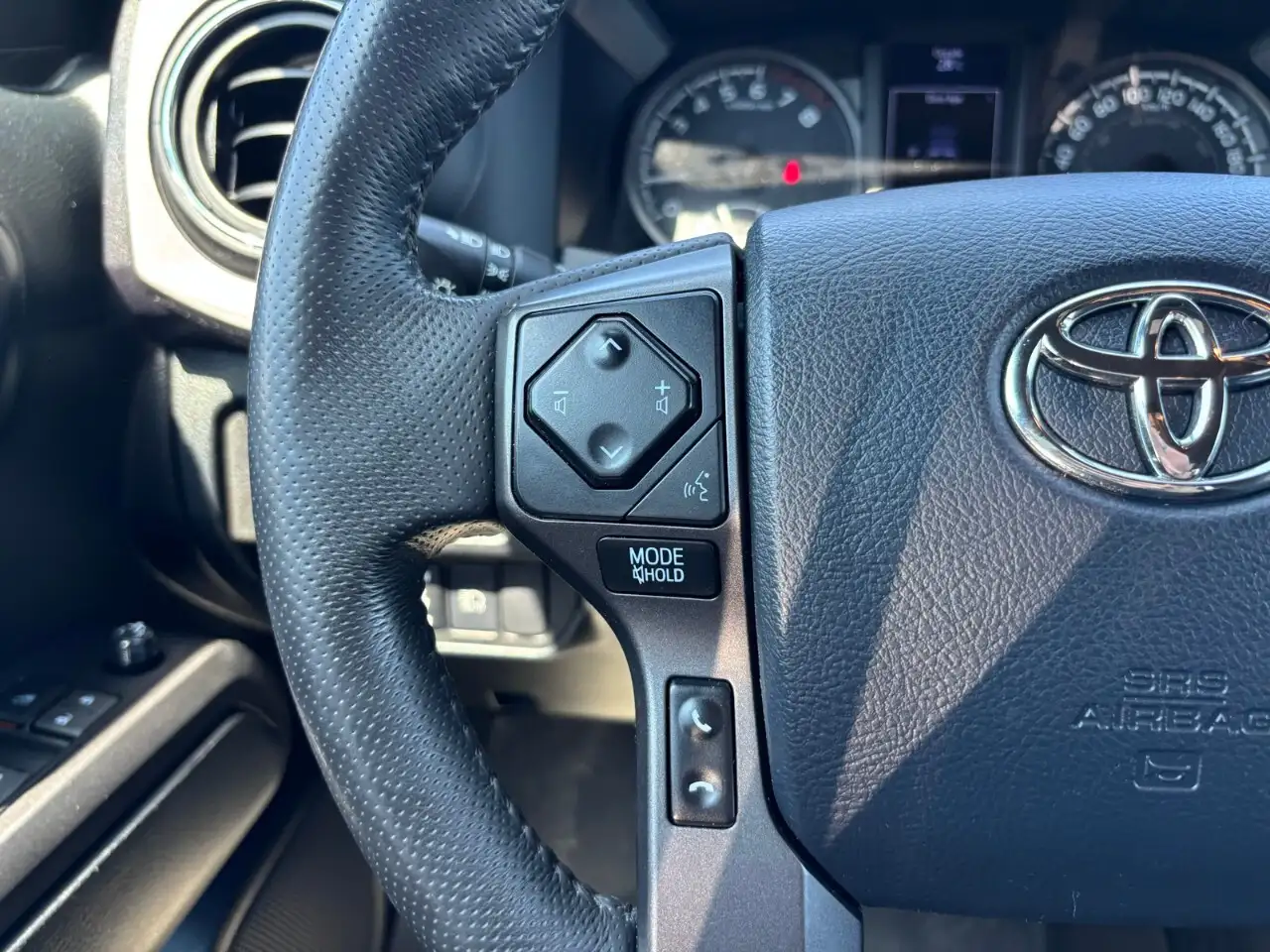 Toyota Tacoma снимка Toyota Tacoma