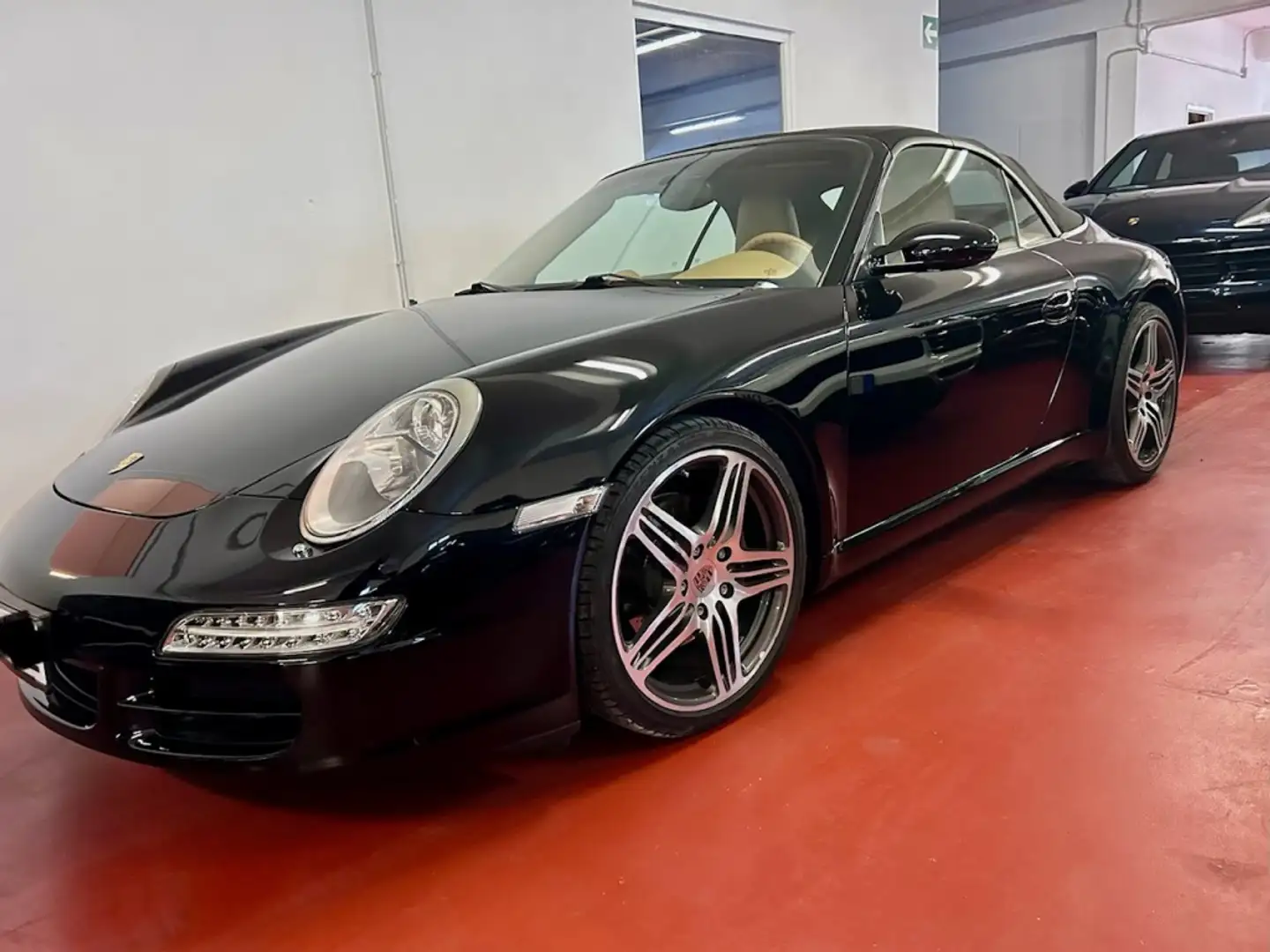 Porsche 911 Descapotable Automático de 2 Puertas Schwarz - 2