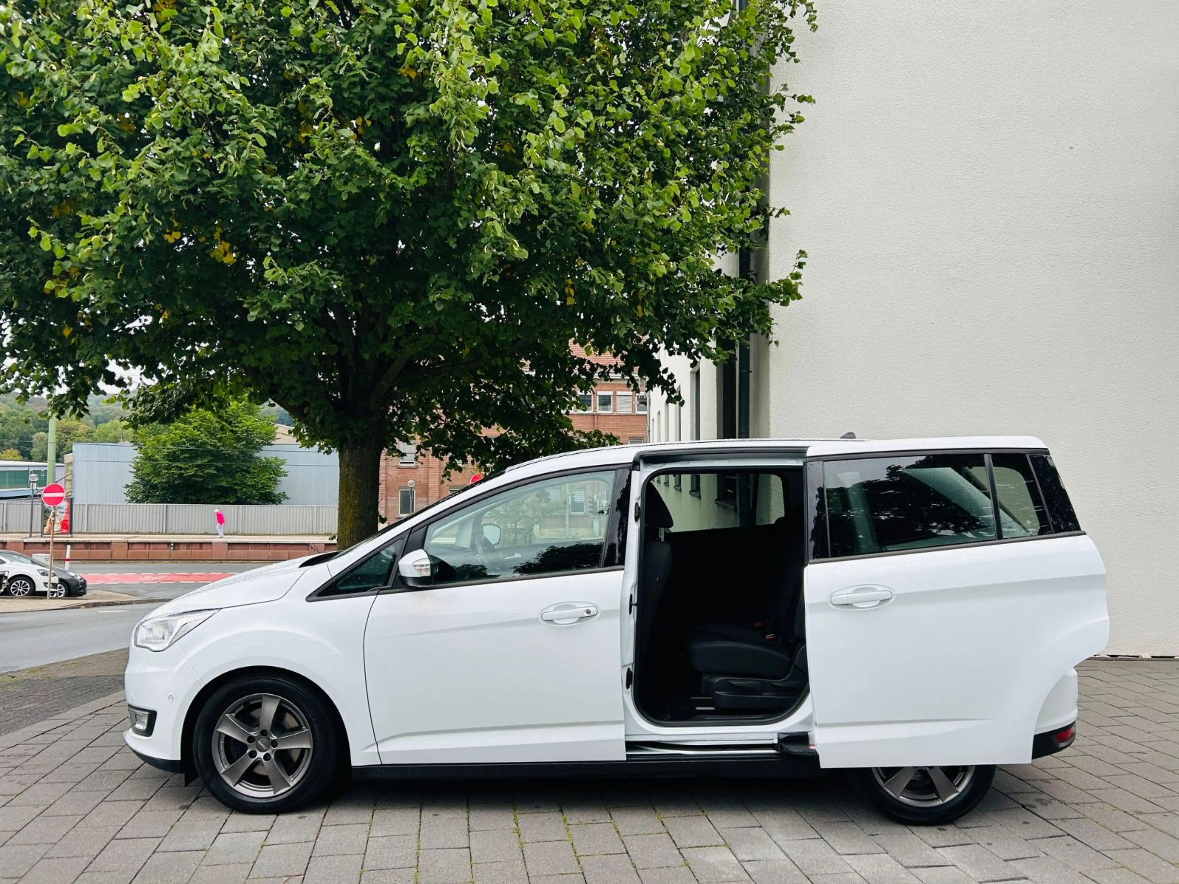 Ford Grand C-Max Cool & Connect *RFK, AHK, 1.Hand!* — photo 14