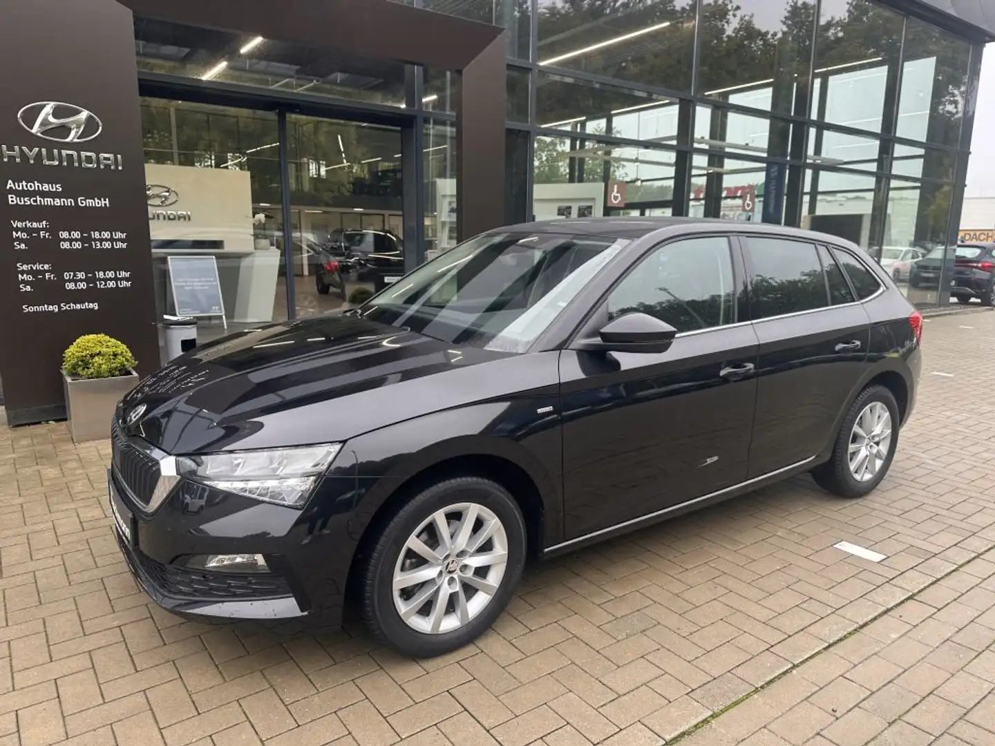 Skoda Scala 1.0 TSI Clever Schwarz - 1