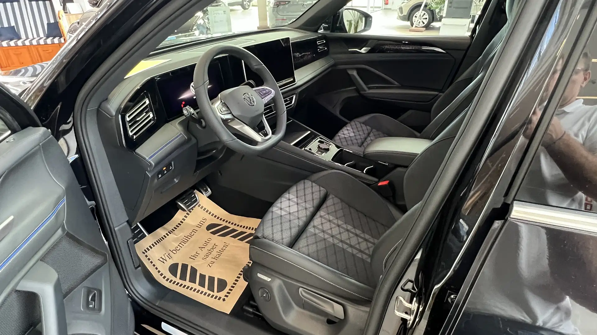 Volkswagen Tiguan Tiguan 2.0 TDI SCR R-Line DSG R-Line Schwarz - 2