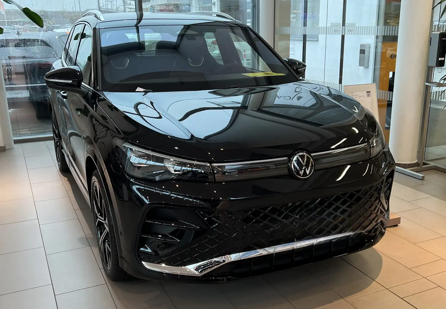 Volkswagen Tiguan Tiguan 2.0 TDI SCR R-Line DSG R-Line Schwarz - 1