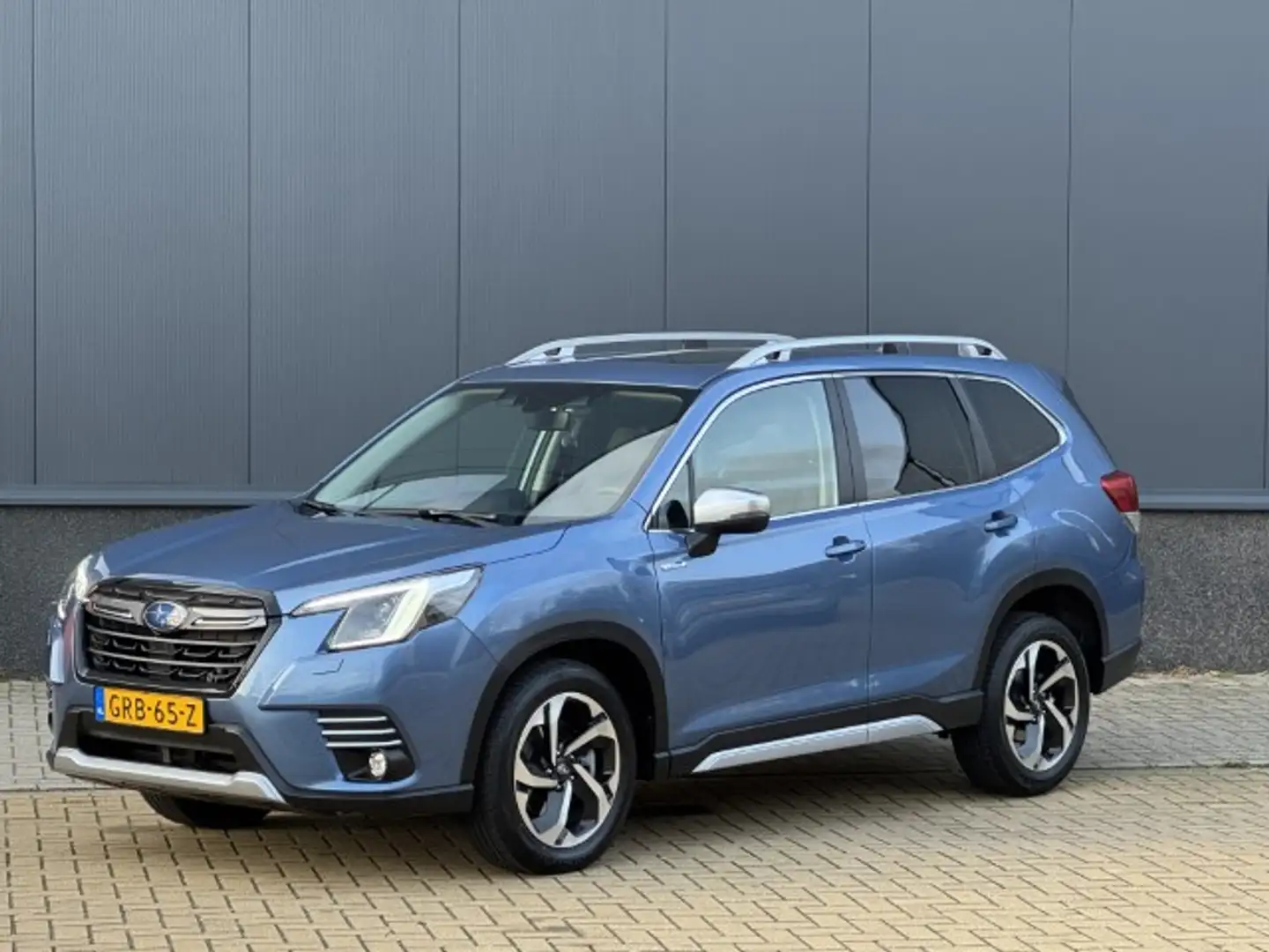 Subaru Forester 2.0i e-BOXER Premium Pano dak Blauw - 1