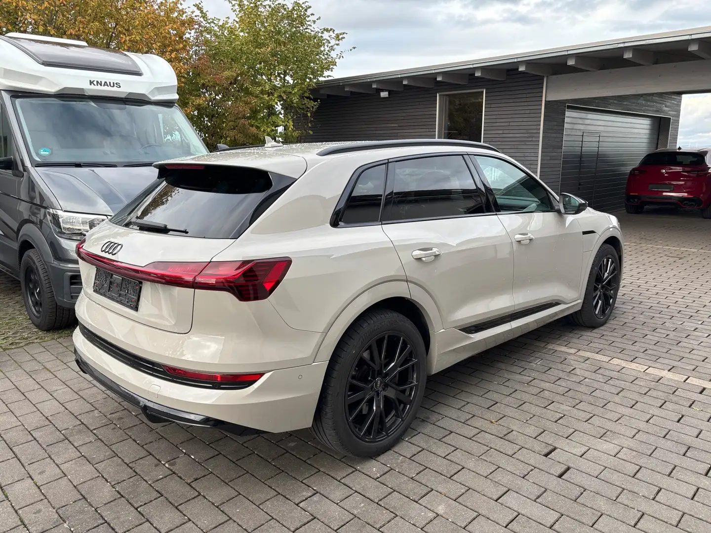 Audi e-tron 55 quattro S line -AHK-Matrix- Beige - 2