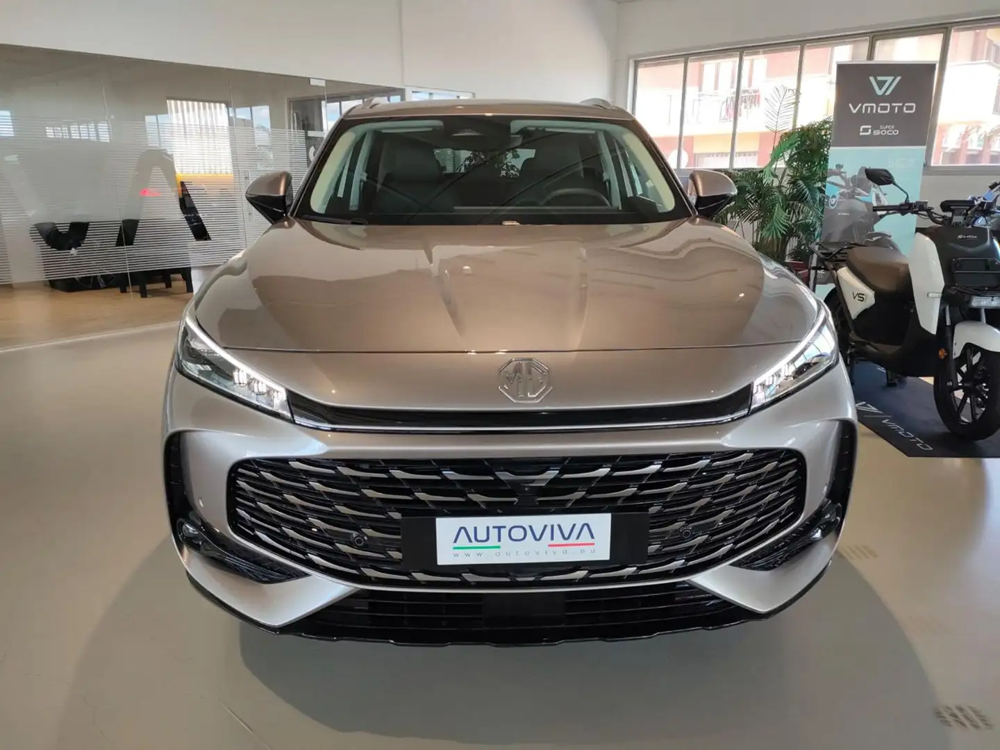 MG HS 1.5T-GDI Luxury Grau - 2