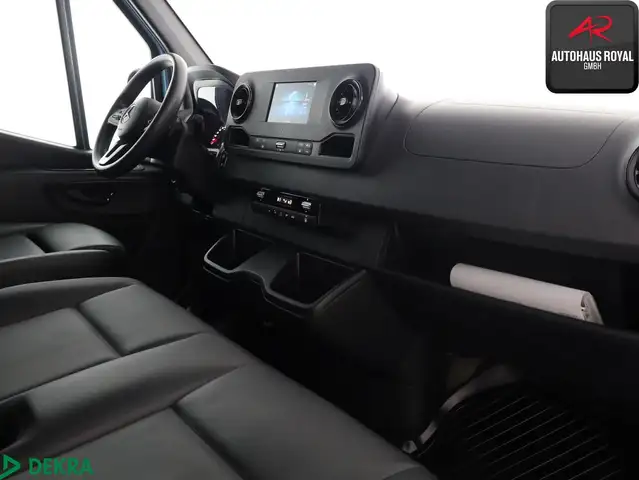 Mercedes-Benz Sprinter view 9