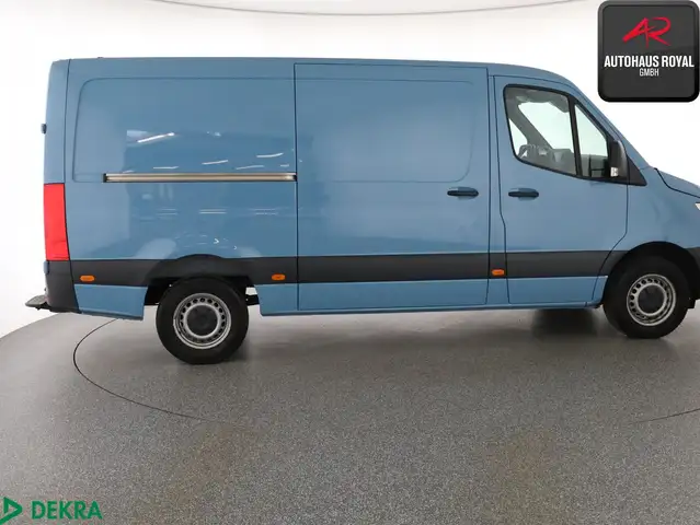 Mercedes-Benz Sprinter view 6