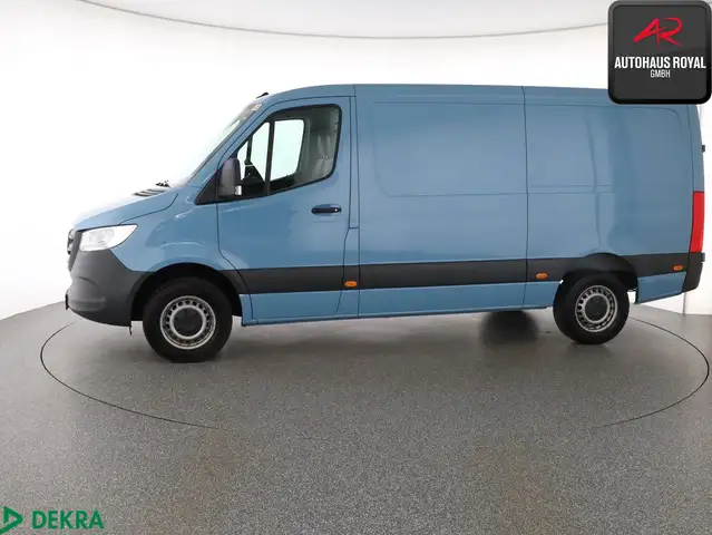 Mercedes-Benz Sprinter view 2
