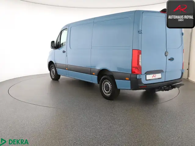 Mercedes-Benz Sprinter view 3