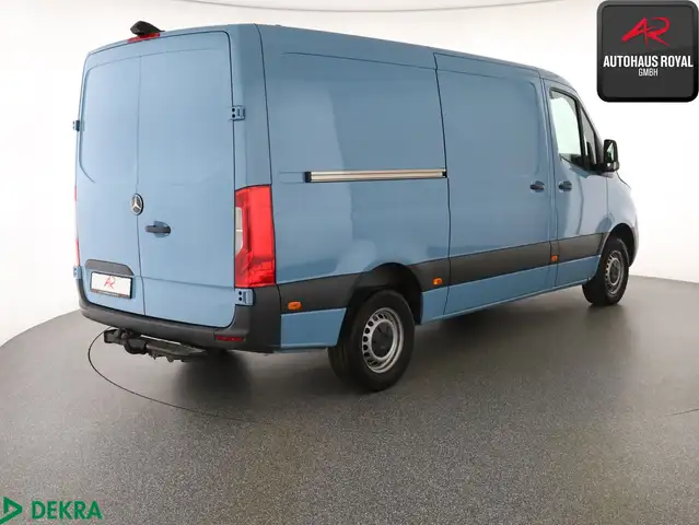 Mercedes-Benz Sprinter view 5