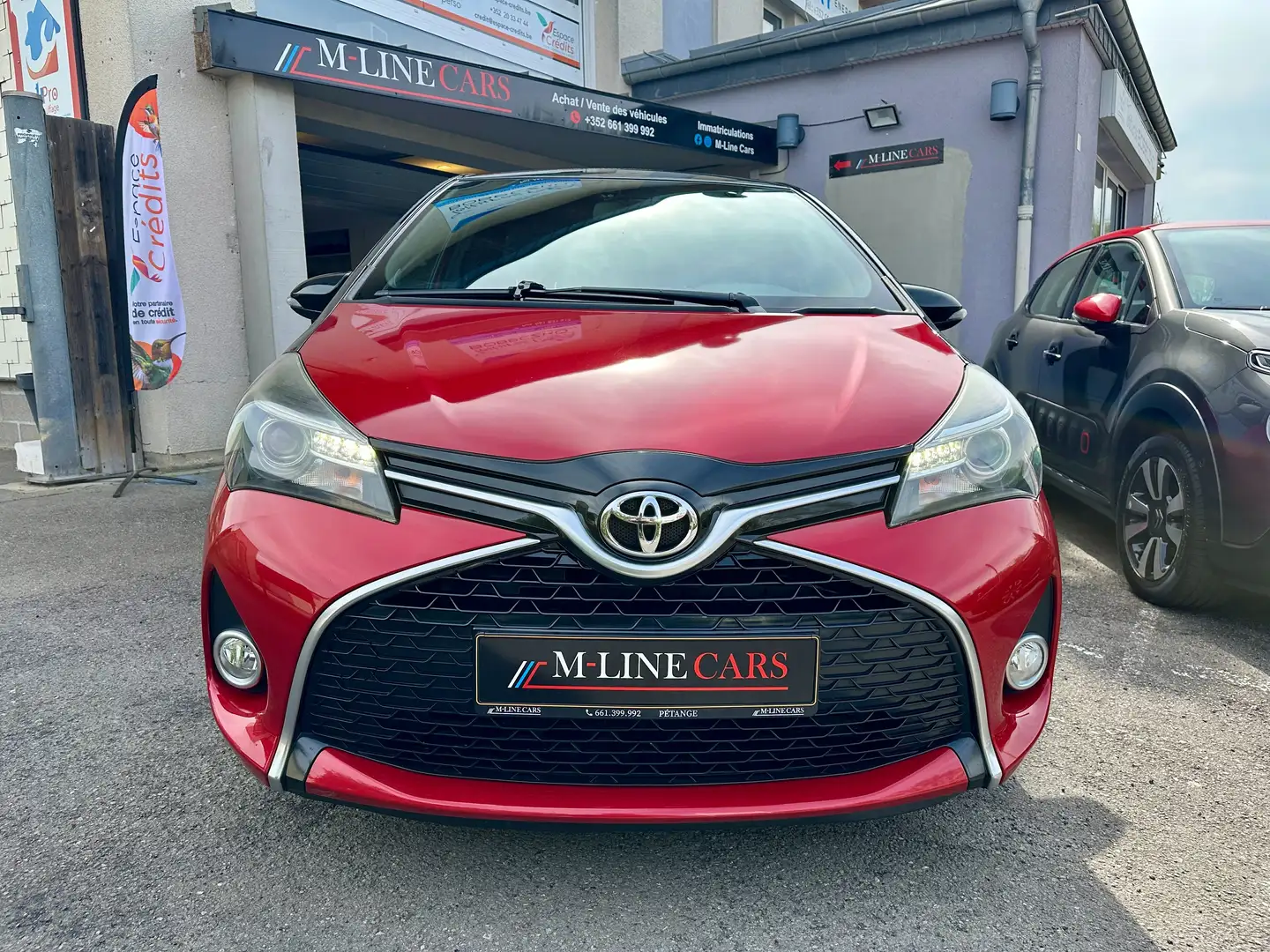 Toyota Yaris 1.33 VVT-i Lounge Touch&Go 5p Rojo - 2