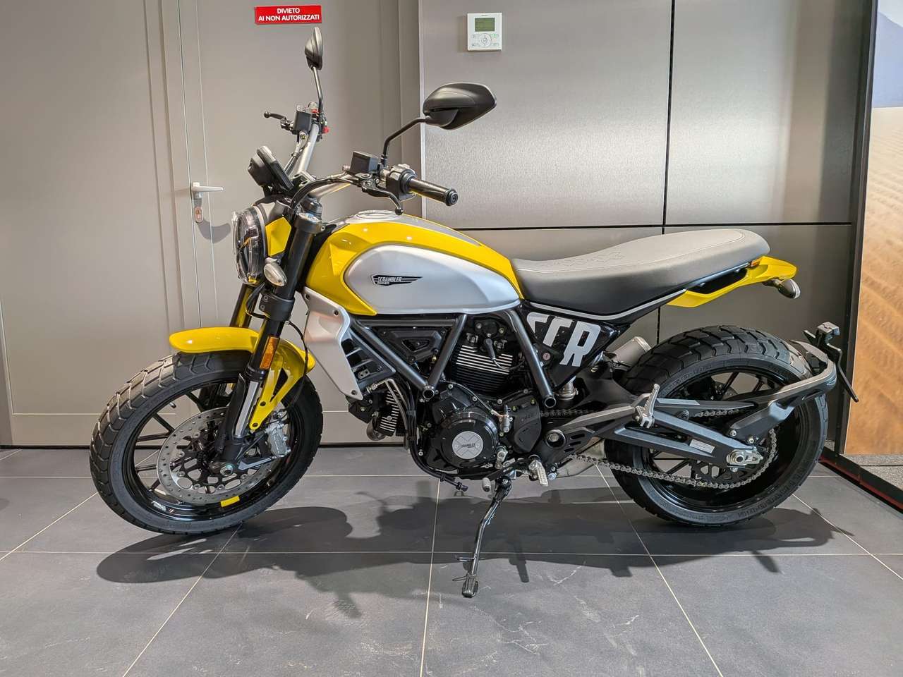 Ducati Scrambler ICON YELLOW