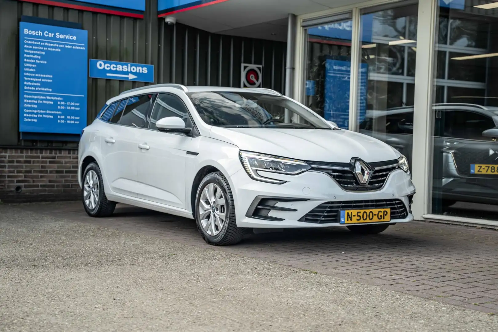 Renault Megane E-Tech Estate 1.6 Plug-In Hybrid 160 Intens Wit - 2
