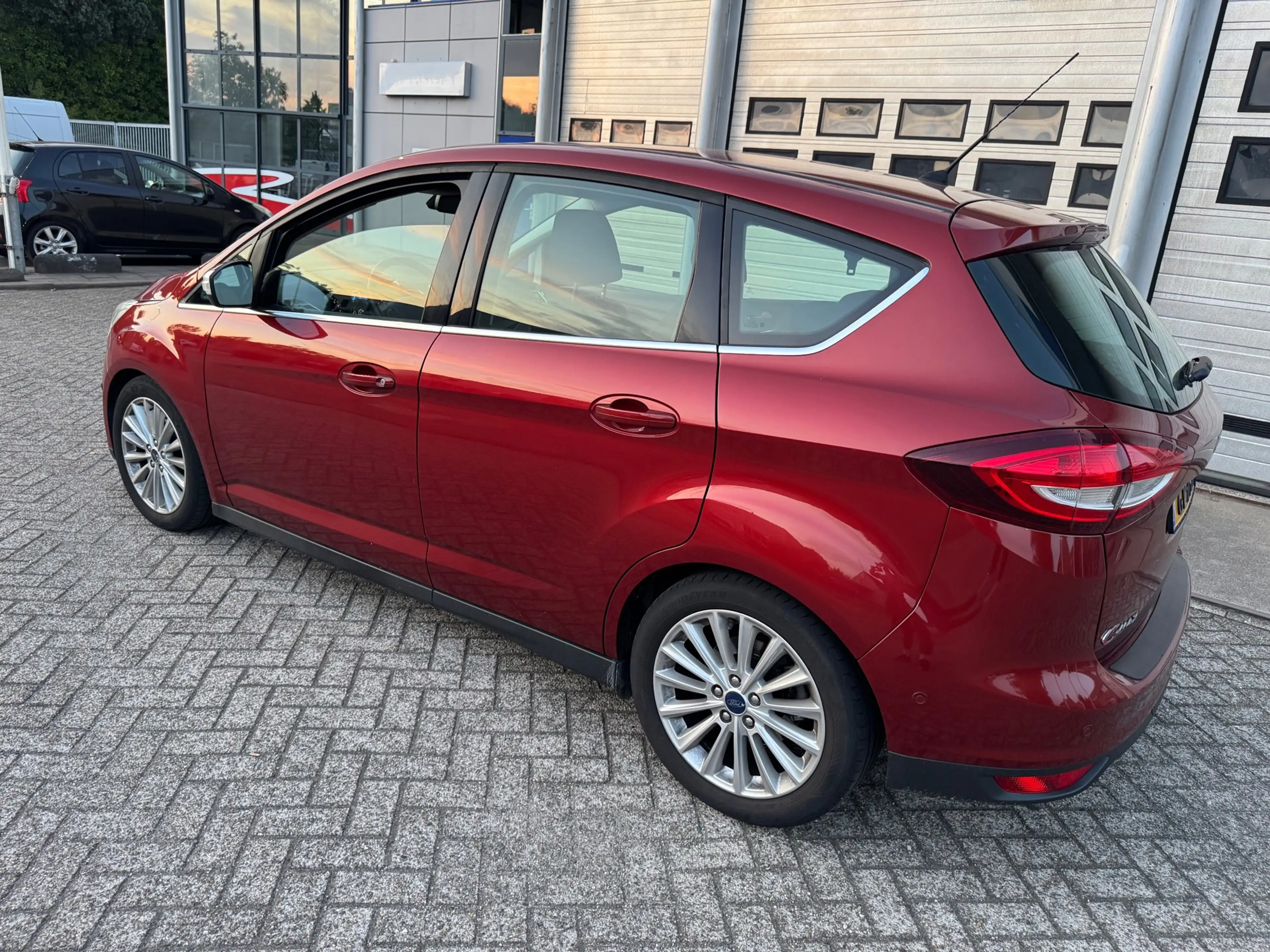 Ford C-Max 1.0 Titanium Clima,Cruise control,Pdc,Led — photo 3