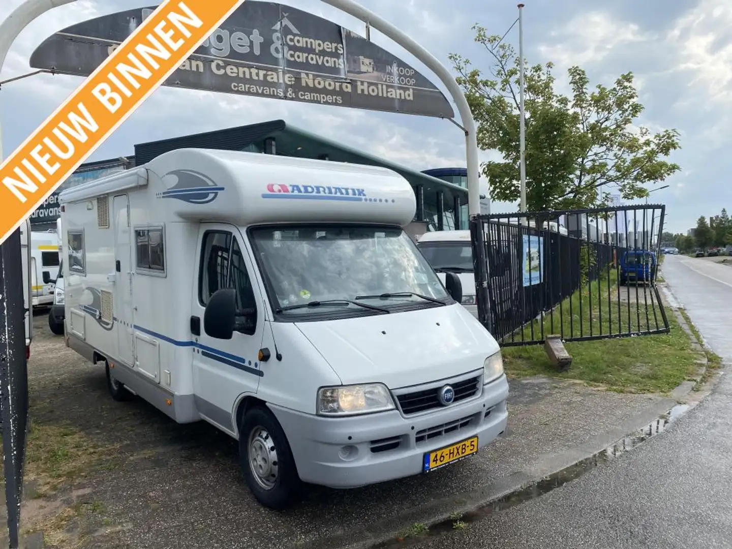 Adria Coral Sport 650 SP Frans bed Airco oven Weiß - 1