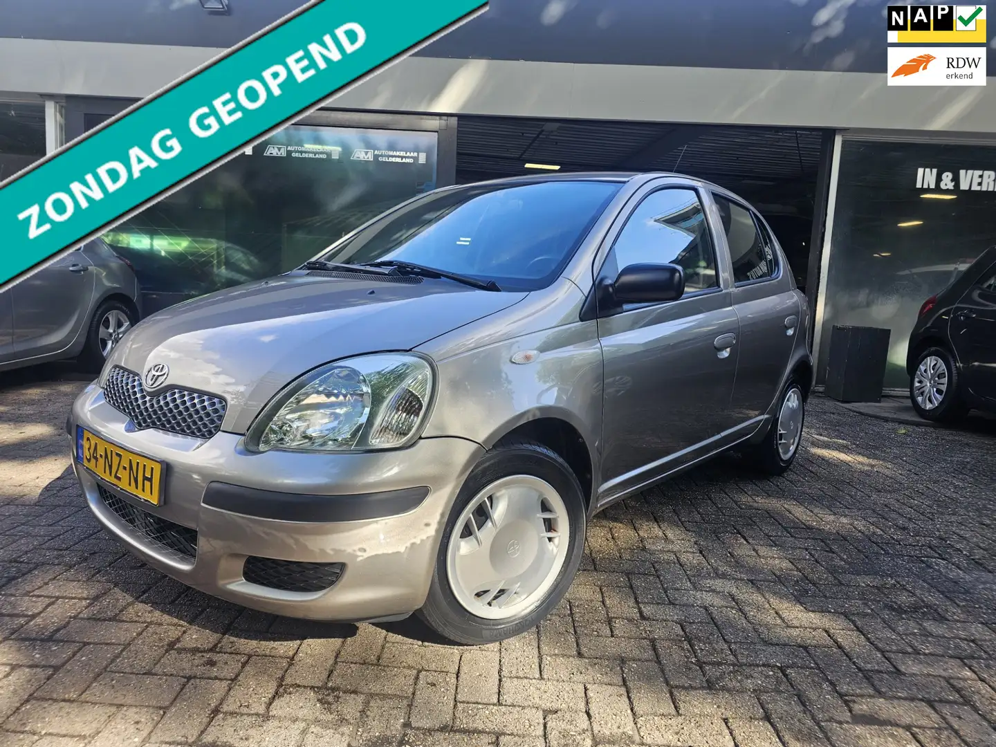 Toyota Yaris 1.0 VVT-i Idols | 12MND GARANTIE | ELEC RAMEN | NW Grijs - 1