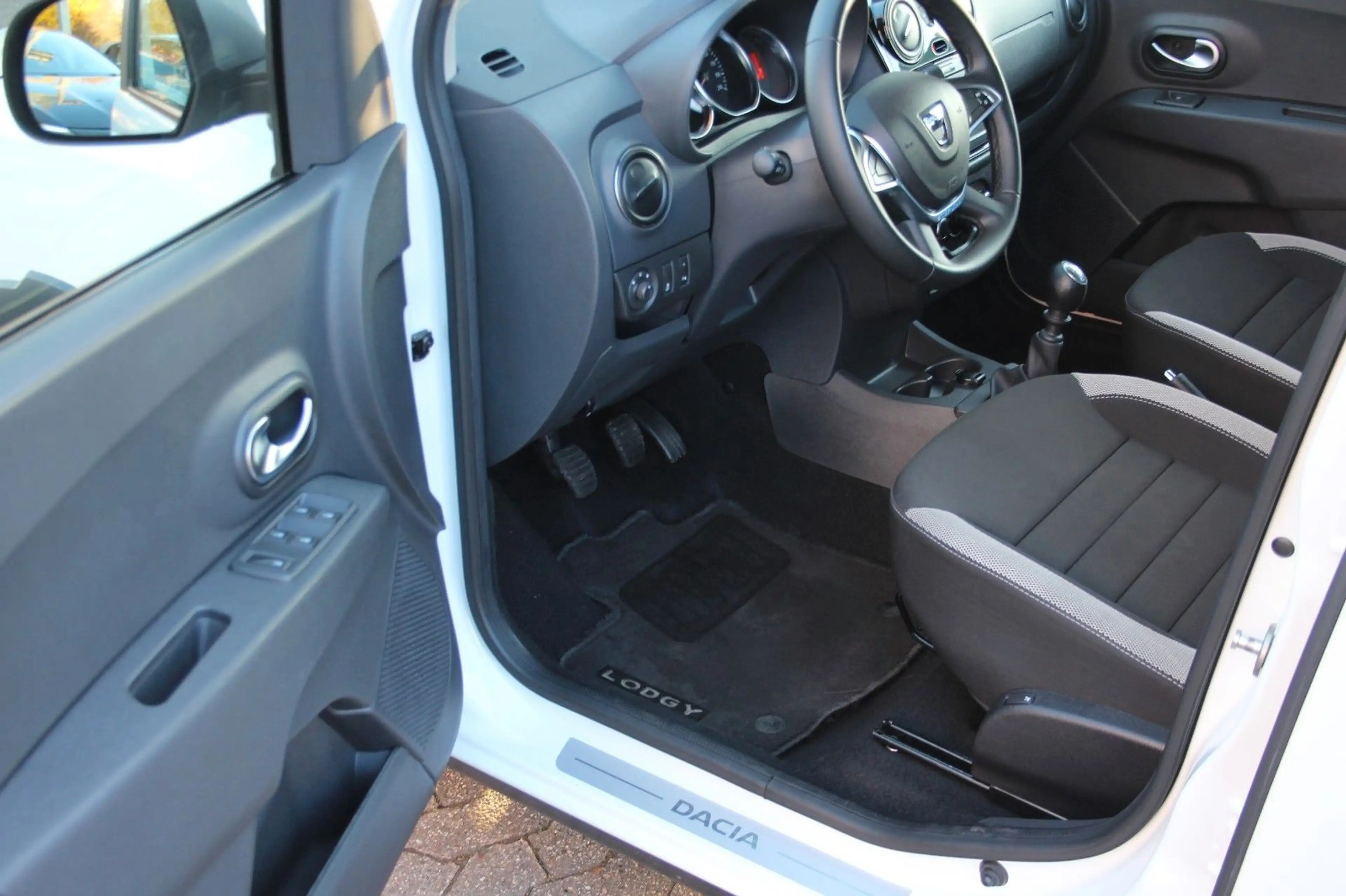 Dacia Lodgy Stepway Plus — photo 7