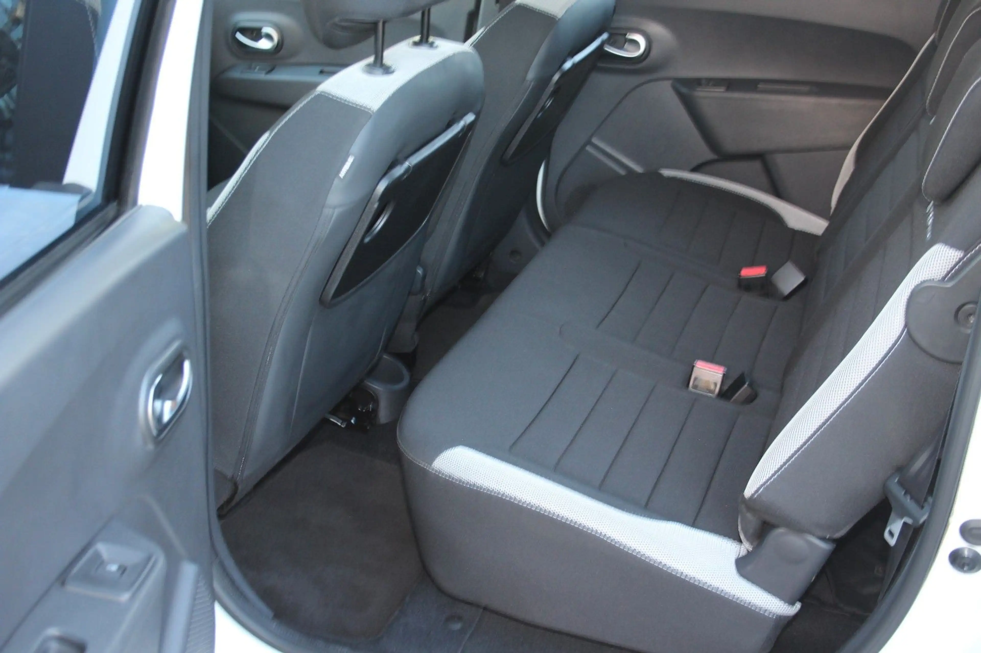 Dacia Lodgy Stepway Plus — photo 6