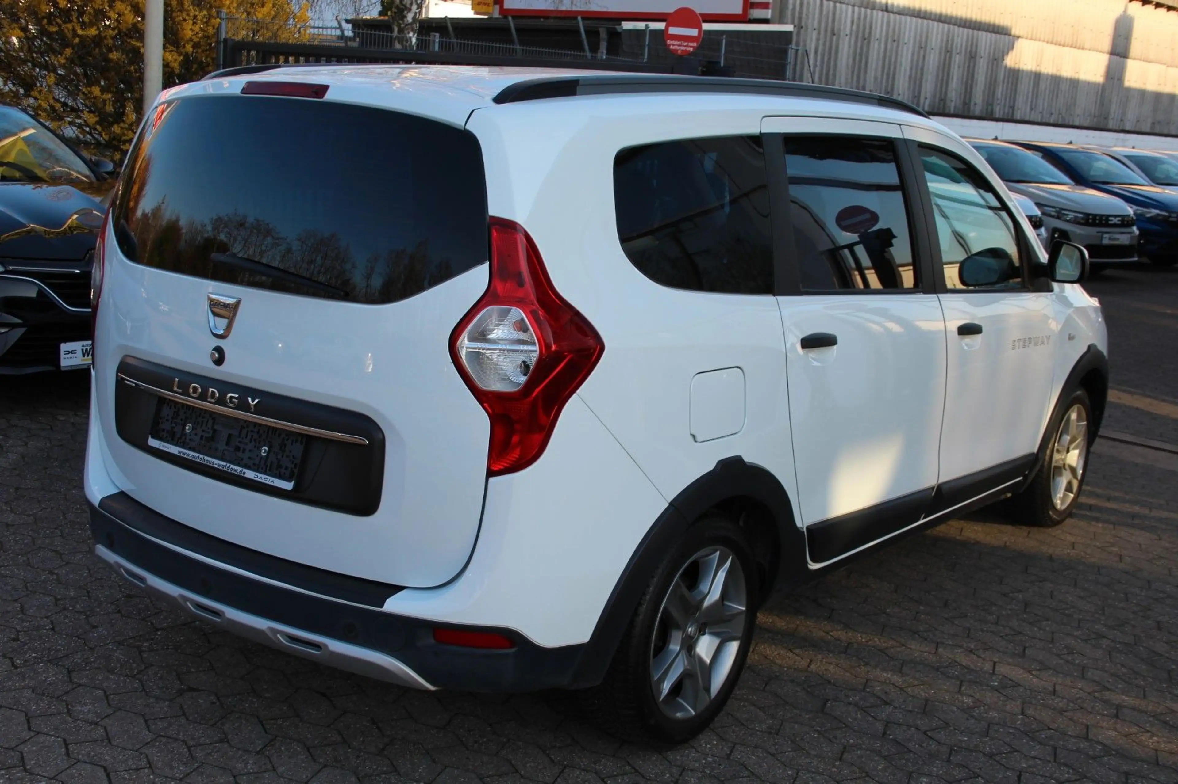 Dacia Lodgy Stepway Plus — photo 4