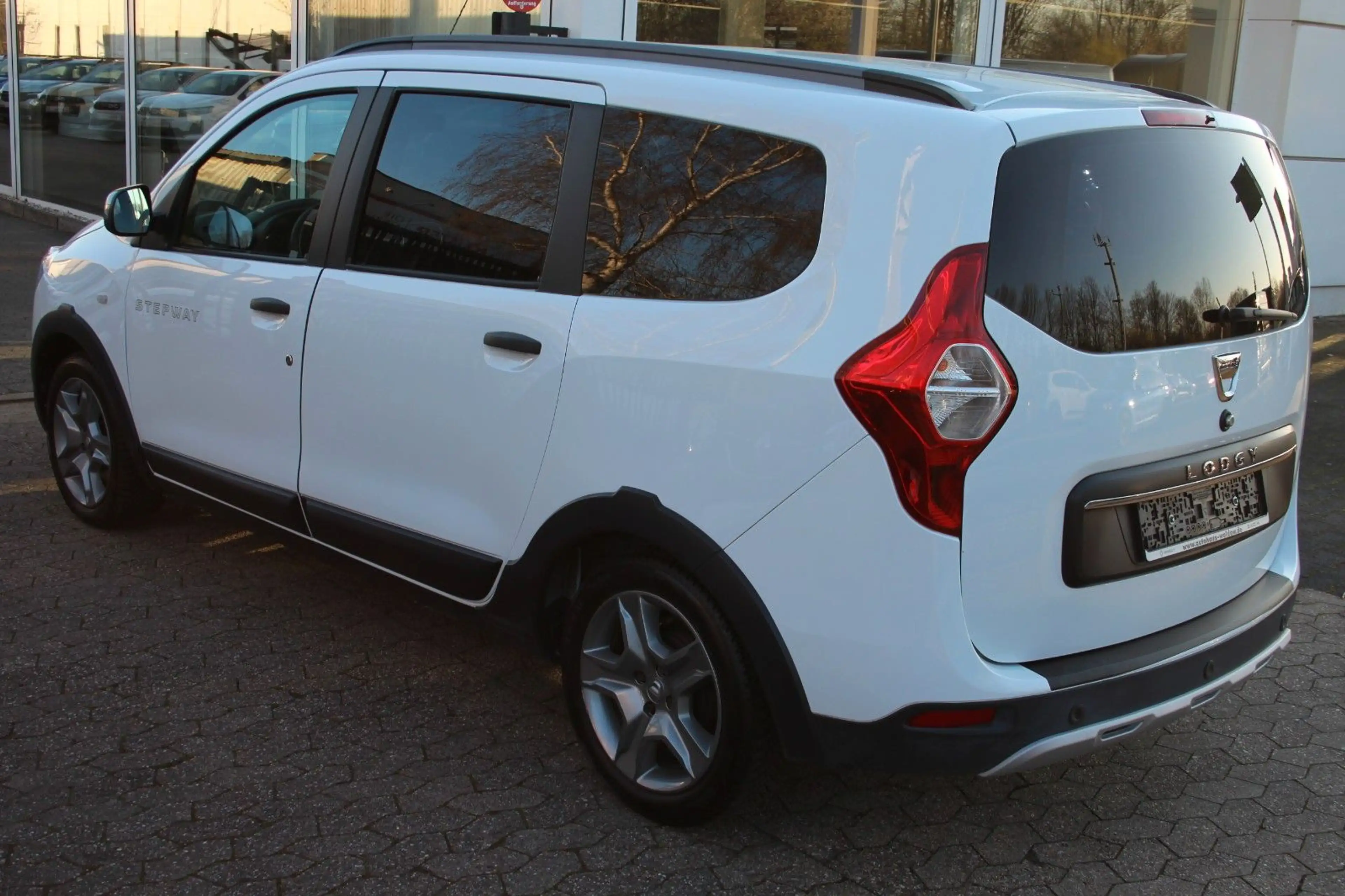 Dacia Lodgy Stepway Plus — photo 3