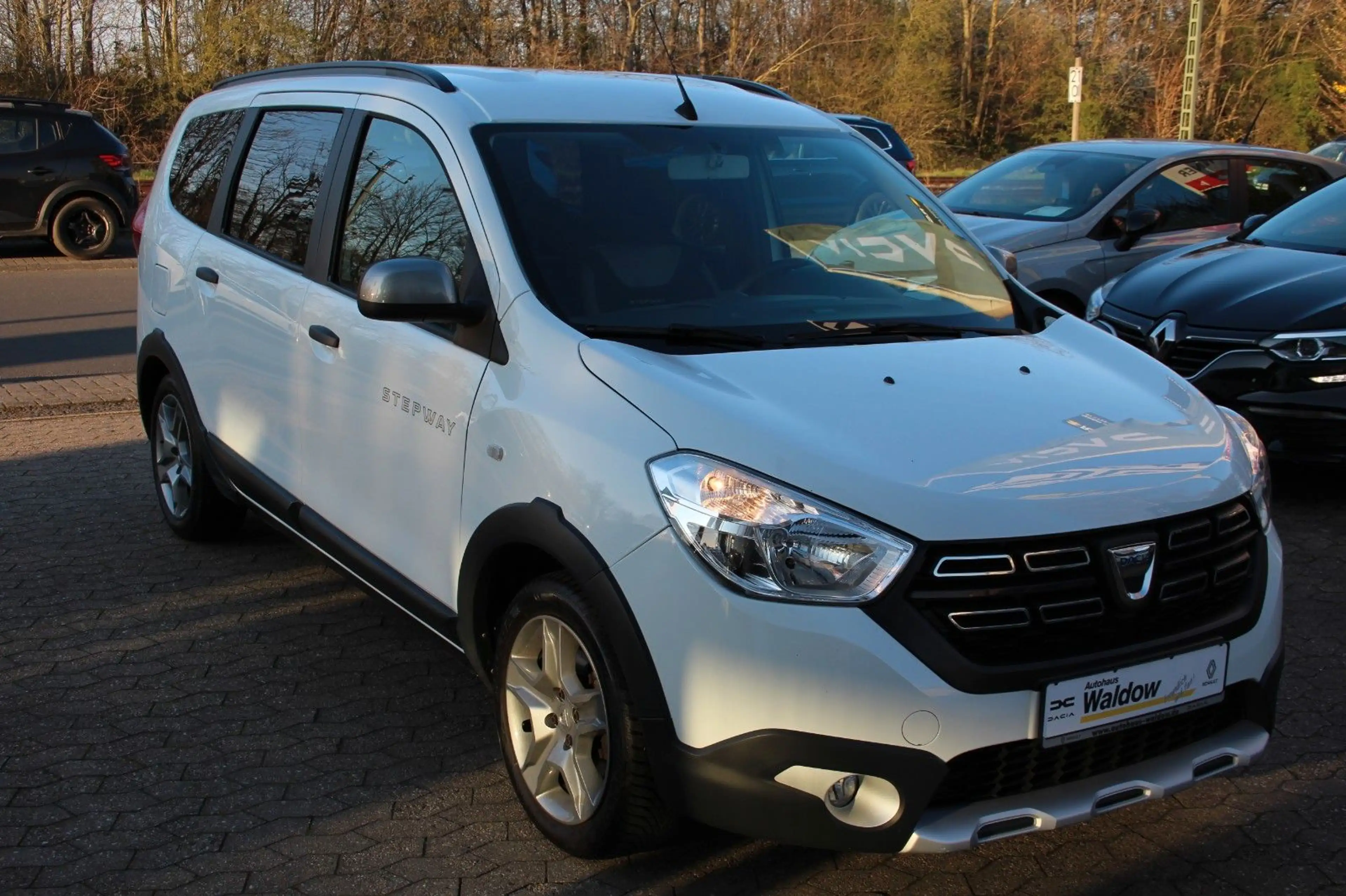 Dacia Lodgy Stepway Plus — photo 2