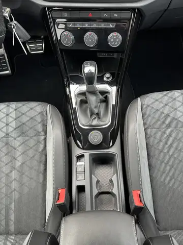 Volkswagen T-Roc view 14