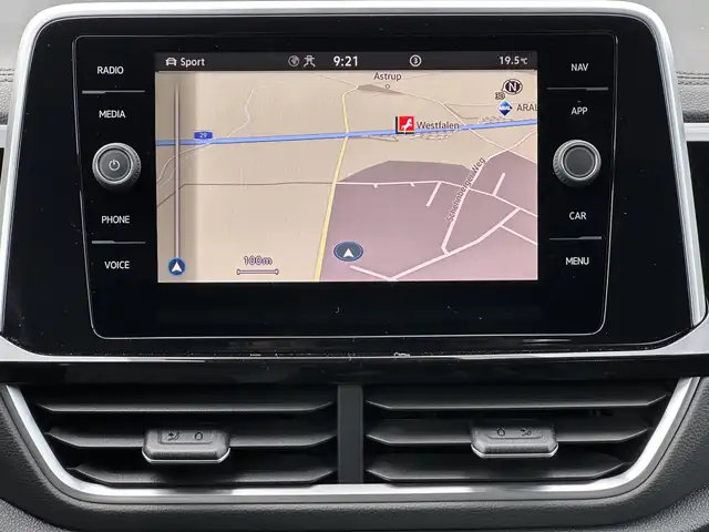 Volkswagen T-Roc view 15