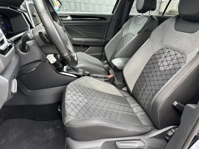 Volkswagen T-Roc view 10