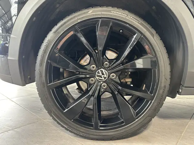Volkswagen T-Roc view 3