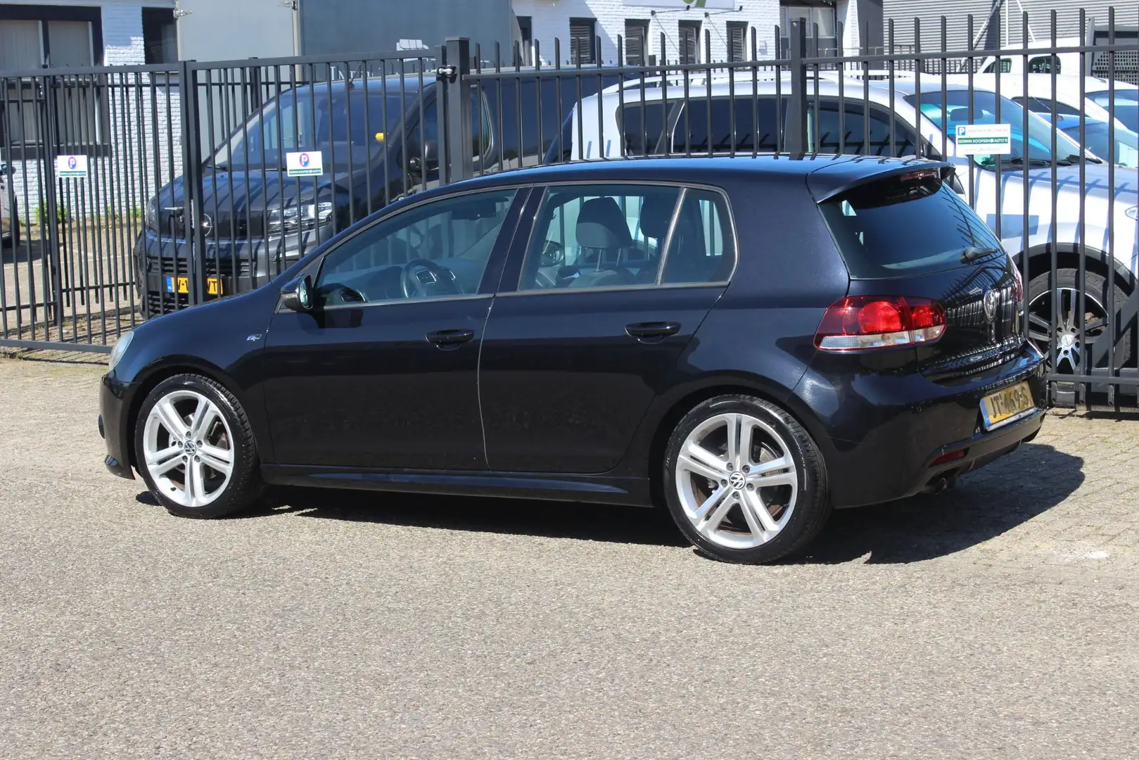 Volkswagen Golf 1.4 TSI R-Design Schwarz - 2