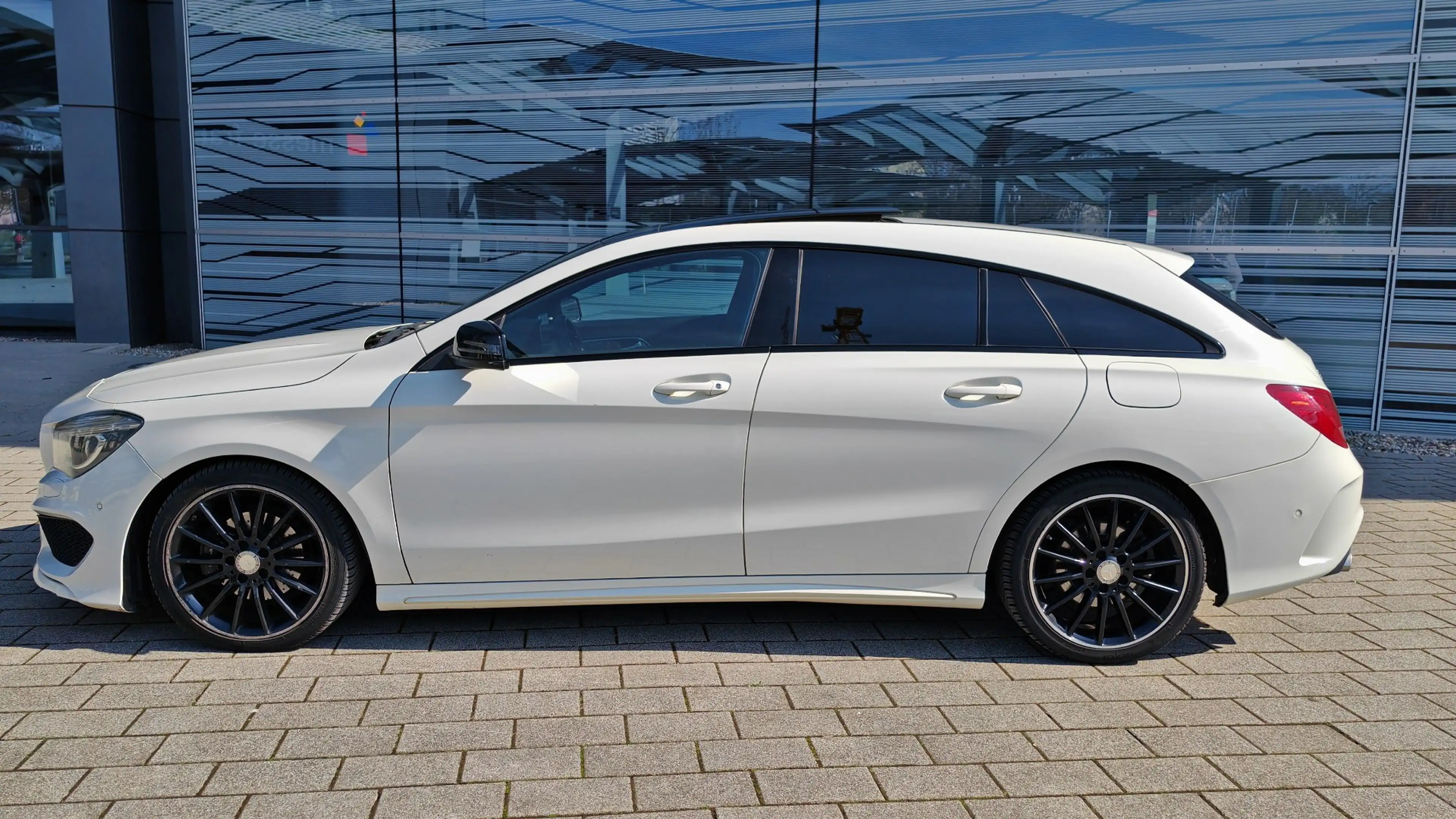 Mercedes-Benz CLA 200 CLA Shooting Brake 200 (CDI) d 7G-DCT AMG Line,Pan — photo 2