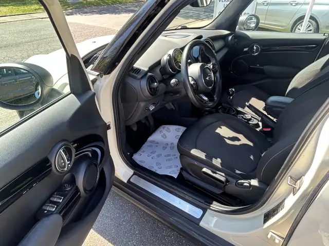 Mini One view 7