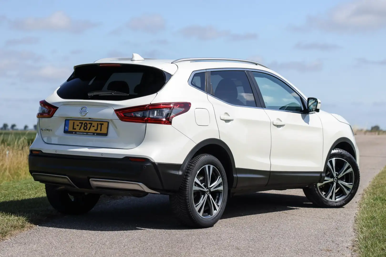 Nissan Qashqai 1.3 DIG-T N-Connecta ✅ Pano ✅ Carplay ✅ 360CAM Wit - 2