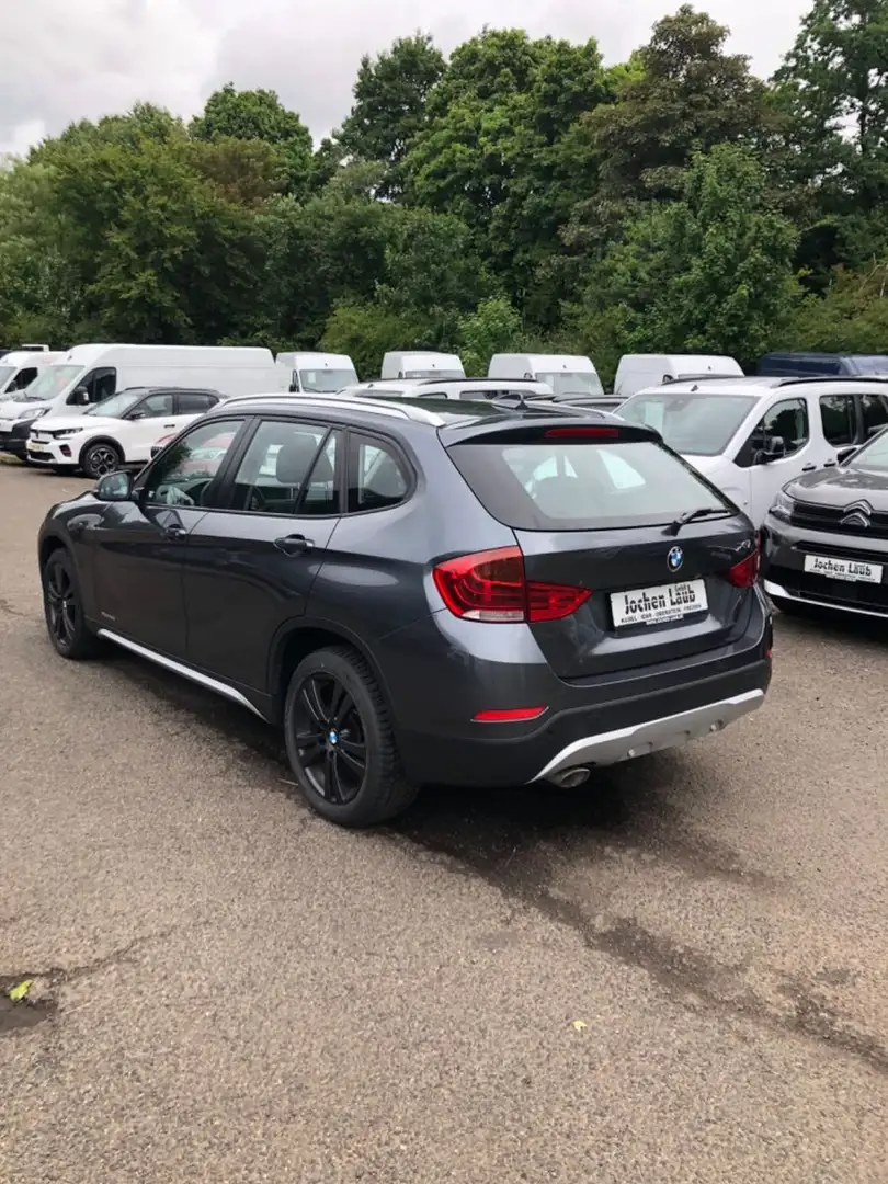 BMW X1 Baureihe X1 18 d xDrive Grau - 2