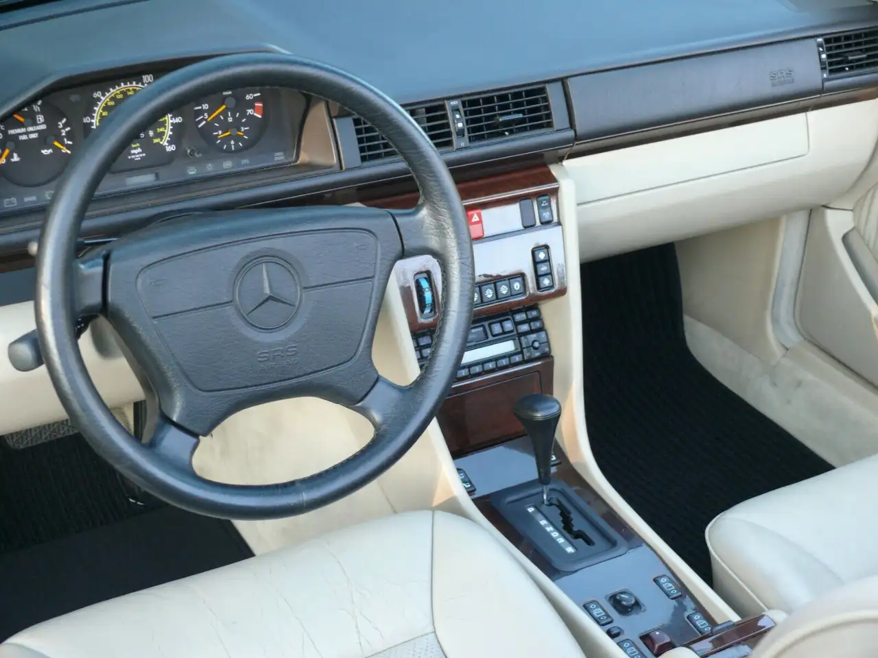 Mercedes-Benz E 320 E320 Cabriolet schwarz Wurzelholz Leder, foto 5