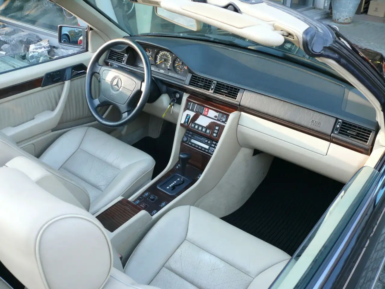 Mercedes-Benz E 320 E320 Cabriolet schwarz Wurzelholz Leder, foto 7