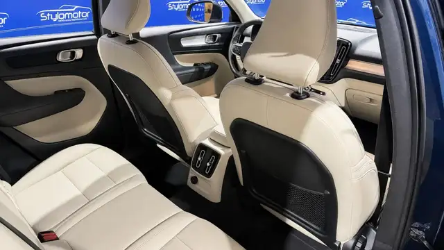 Volvo XC40 view 18