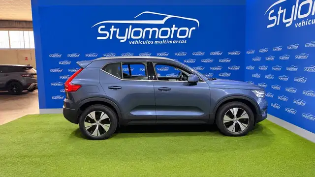 Volvo XC40 view 3