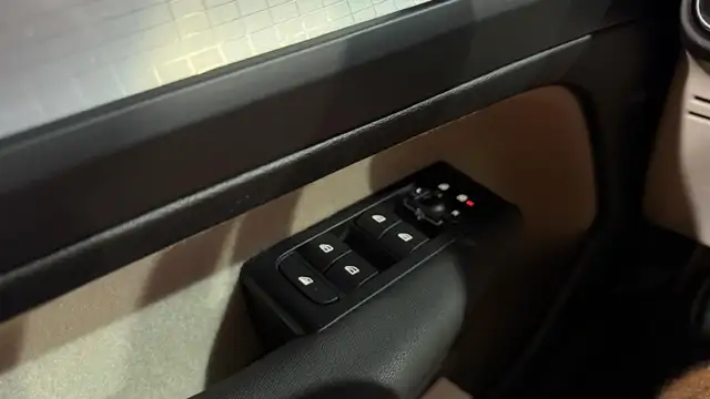 Volvo XC40 view 5