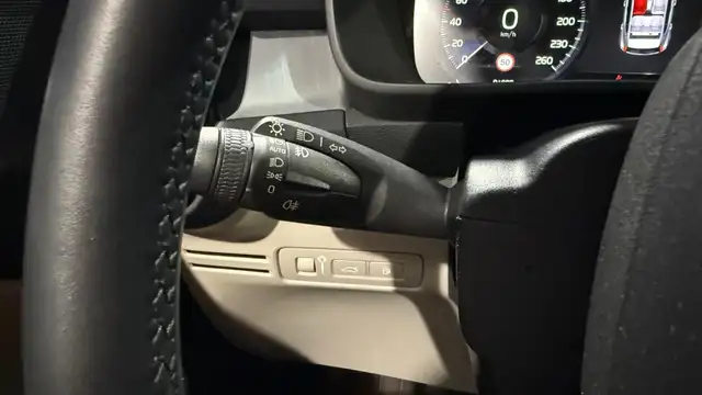 Volvo XC40 view 8