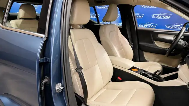 Volvo XC40 view 7