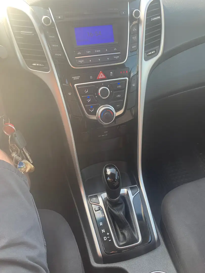 Hyundai i30 i30 CW 1,6 CRDi DCT Start/Stopp Premium Premium Grau - 2