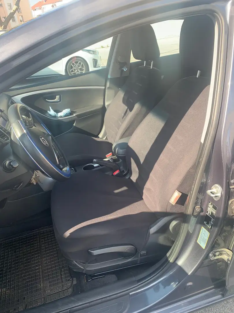 Hyundai i30 i30 CW 1,6 CRDi DCT Start/Stopp Premium Premium Grau - 2