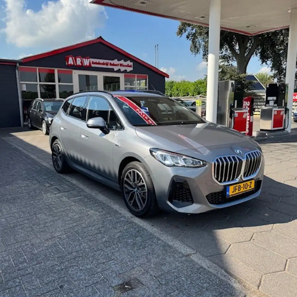 BMW 225