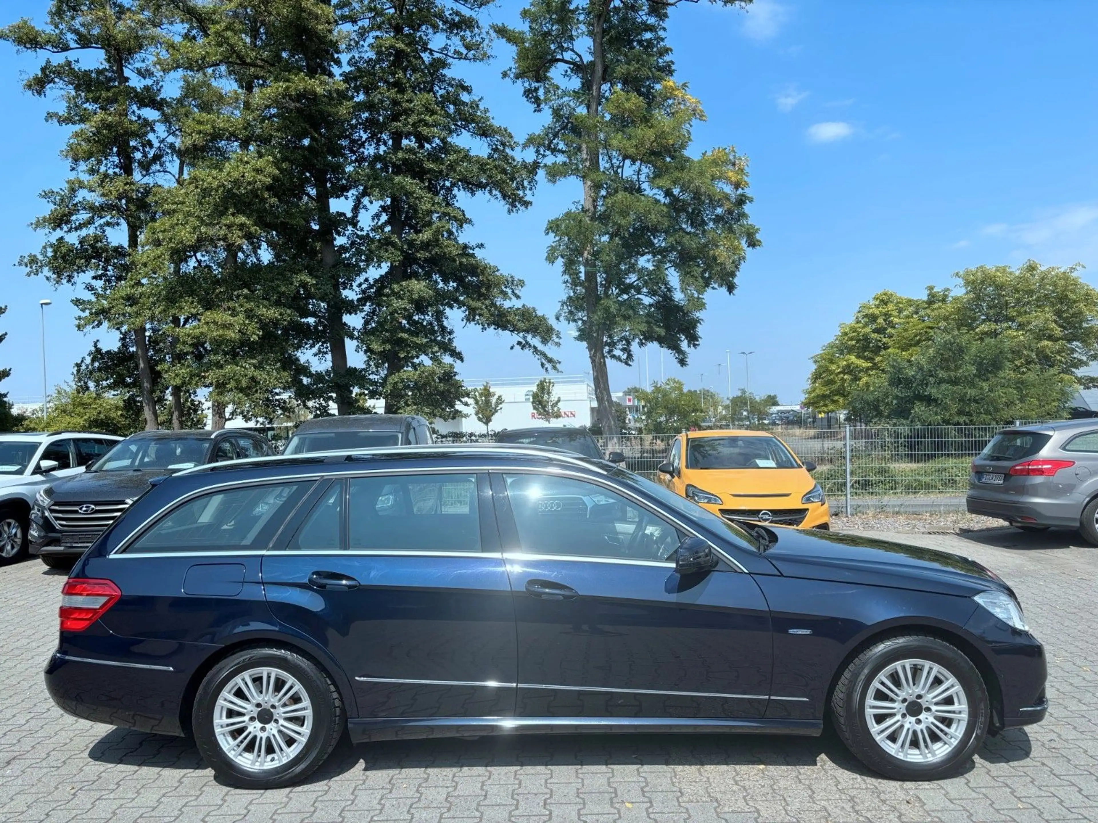 Mercedes-Benz E 350 CGI T ELEGANCE*AUTOMATIK*1-HAND*7-SITZER* — photo 12