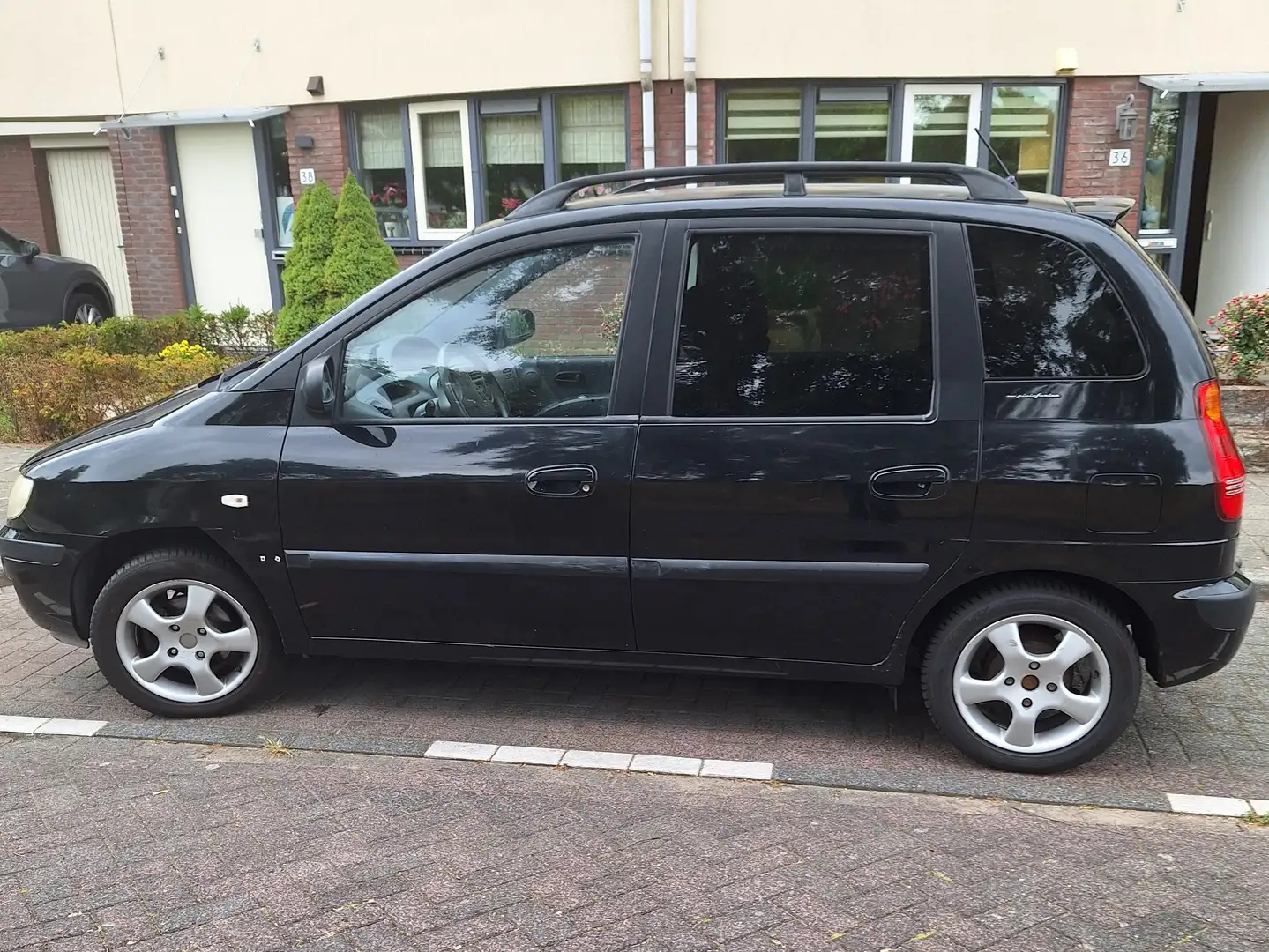 Hyundai Matrix Matrix 1.6i Dynamic Zwart - 1