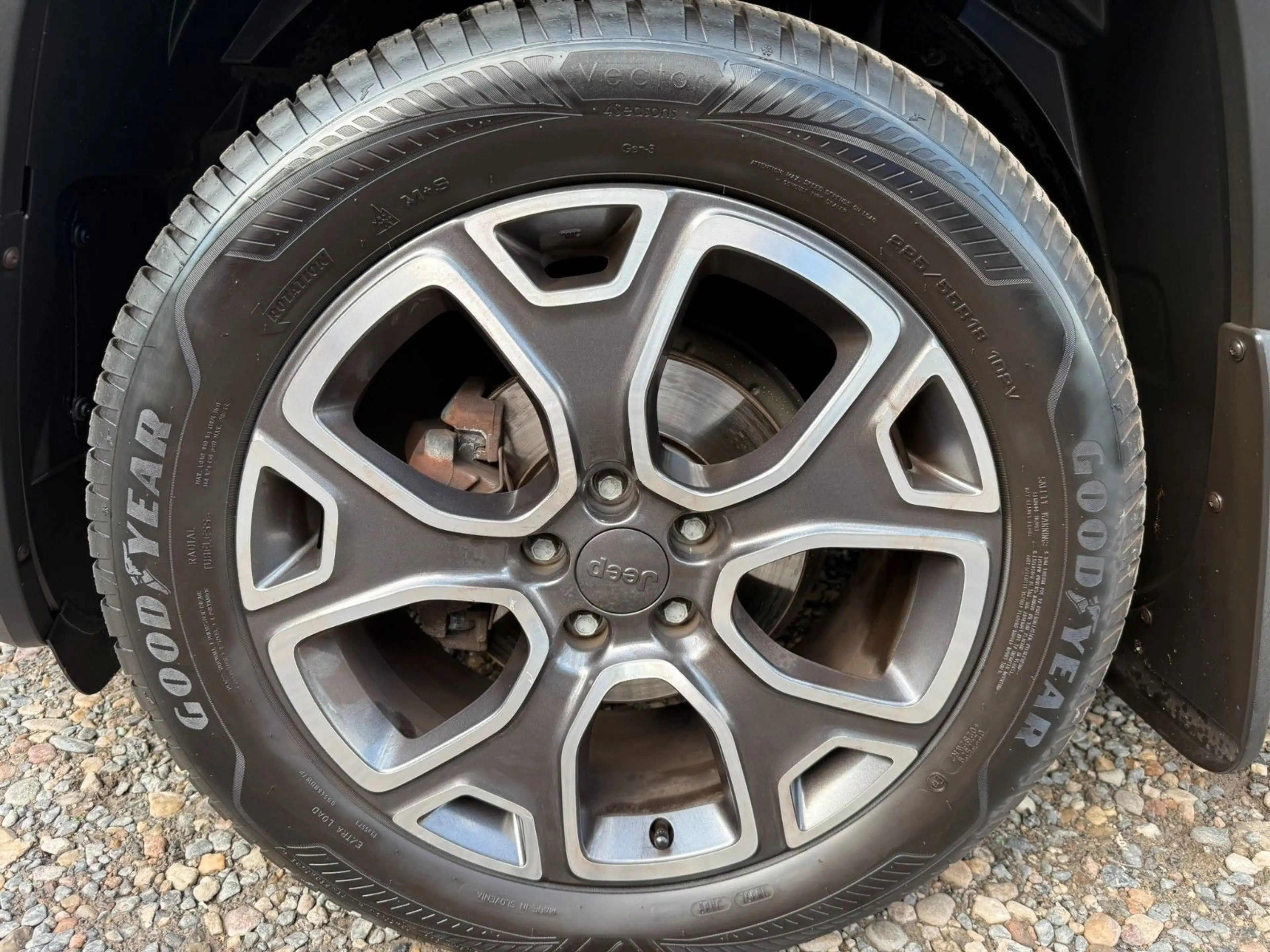 Jeep Renegade Limited FWD — photo 11